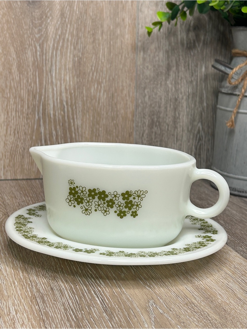 Vintage Pyrex Spring Blossom Crazy Daisy Gravy Boat Set 77-B 77-U Olive Green
